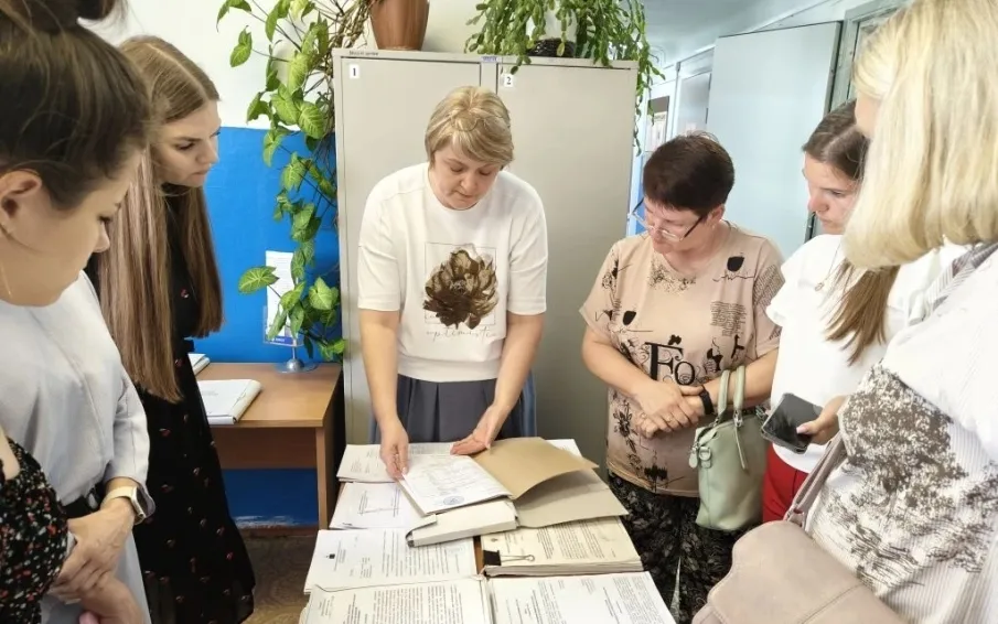 Муниципальный архив посетили преподаватели и представители администрации ГБПОУ «Лукояновский Губернский колледж»